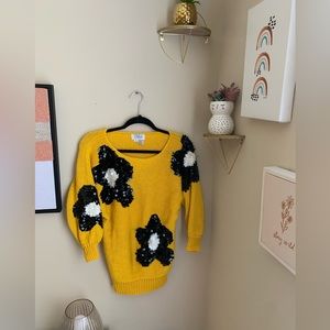 ✨Albrechts Yellow flower sweater✨